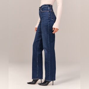 Abercrombie Curve Love Ultra High Rise 90s Straight Jean in Dark Wash